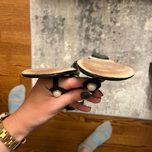 Gucci Pearl t-strap Sandals - size 39.5 - like new! - Picture 8 of 8